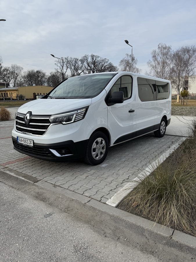 Renault Trafic, 9 miest